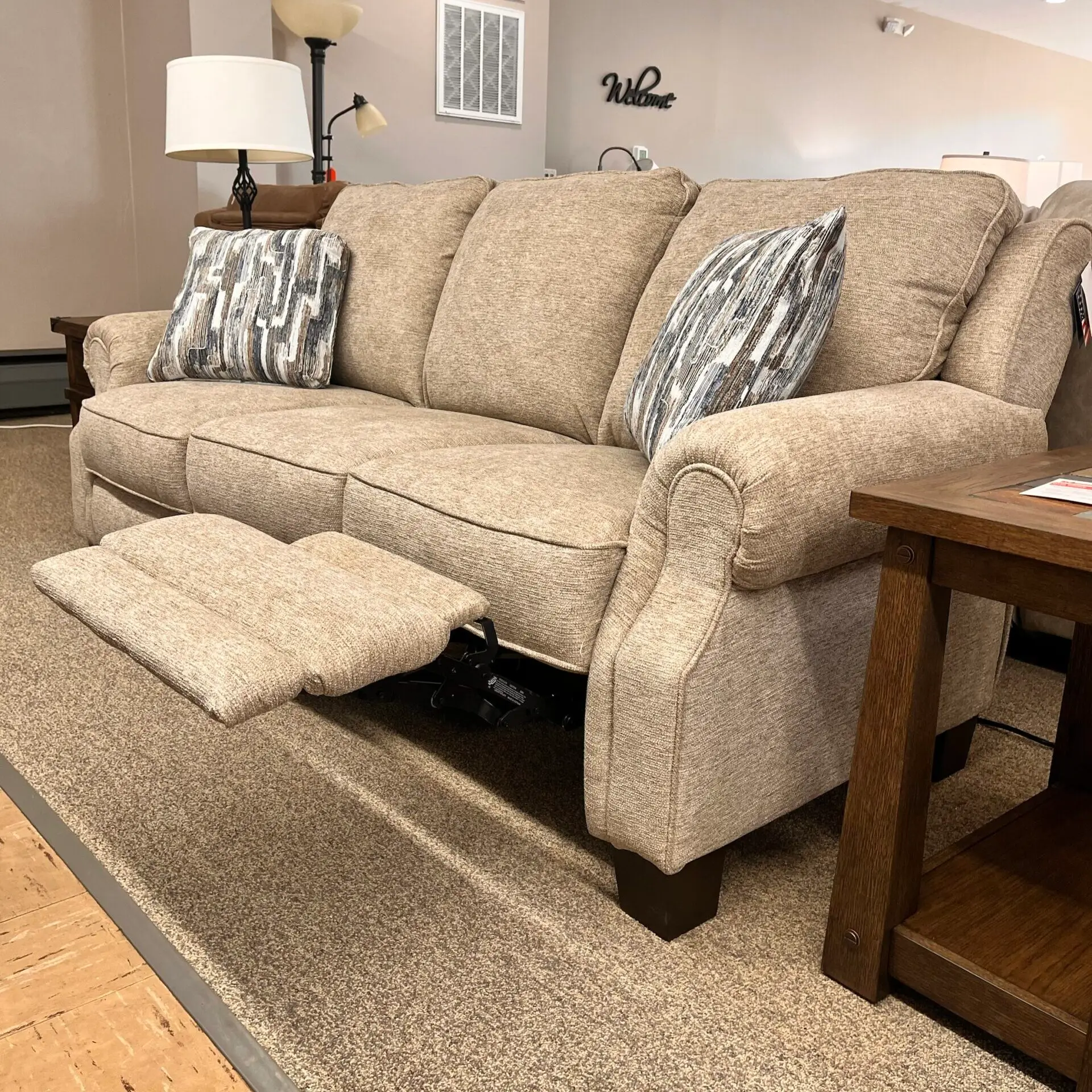 Southern Motion 678-62P Bedford Park Reclining Sofa - Image 2